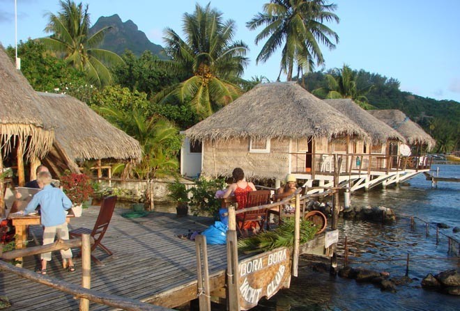 Bora Bora Yacht Club, on the left of the picture ©  SW